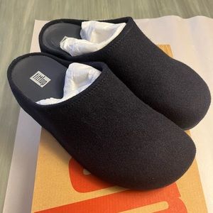 FitFlop Shuv felt clogs in Navy